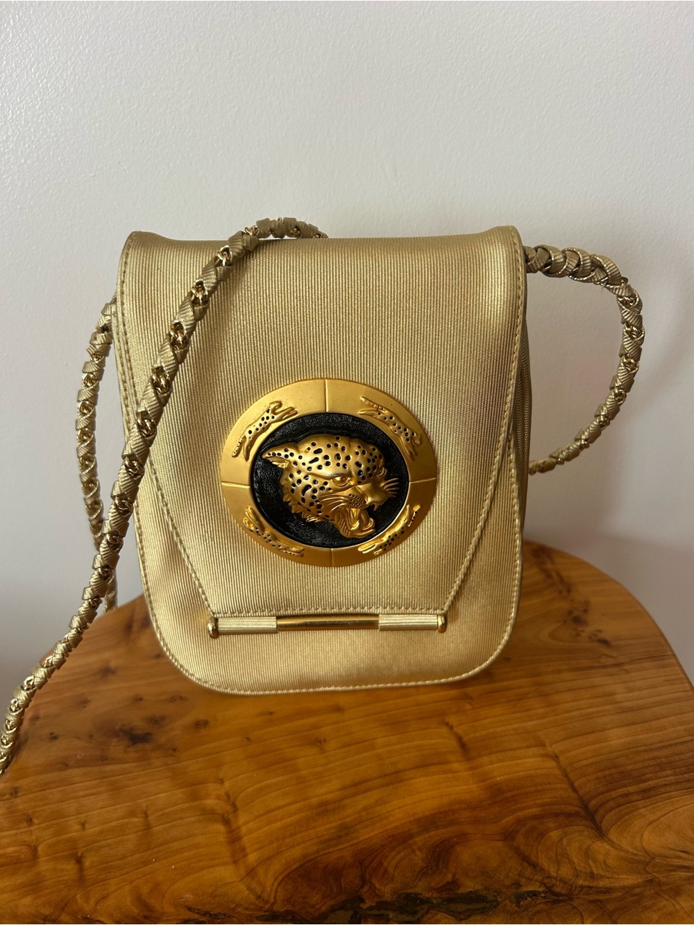 Vintage Metallic Gold Crossbody Bag with Decorative Panther Medallion❤️
